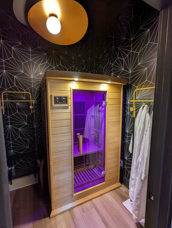 Sauna | Game Room | EV Charger | 5 min to Downtown